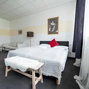 Full House - Shared Bath & Kitchen , Nuremberg Germany